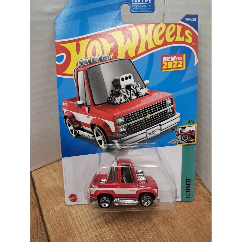 Hot Wheels Tooned '83 Chevy Silverado 1:64 Diecast Pickup Red/White Unopened